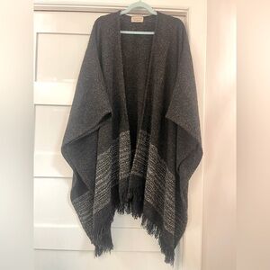Mucros Weavers Workshop Shawl Poncho Cape Fringe Grey Tan Onesize